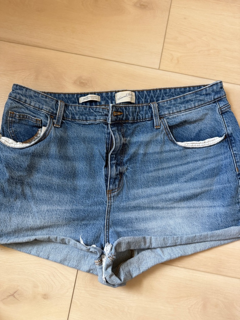 Universal Thread Medium Blue Denim Rolled-Hem Women's Shorts